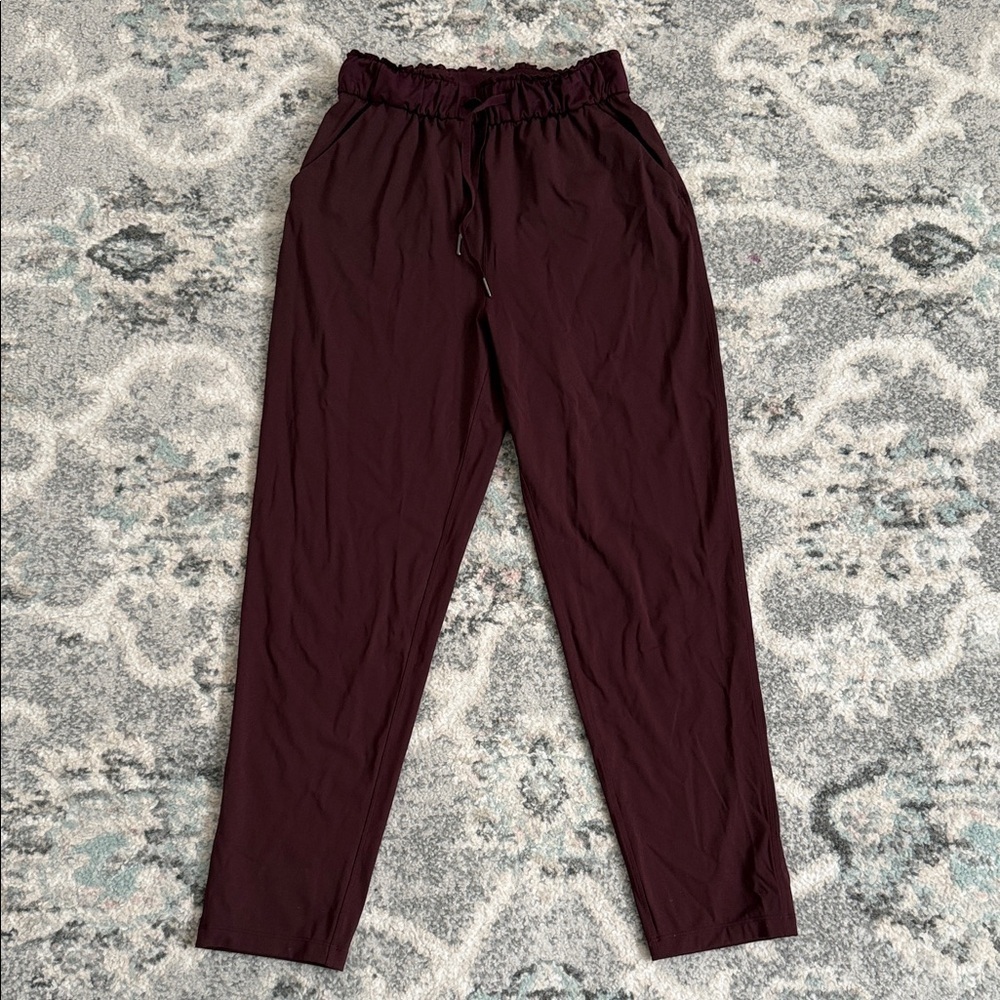 Lululemon Keep Moving Pant in Cassis